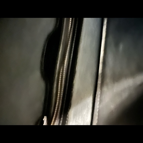 Louis Vuitton - Picture 8 of 11